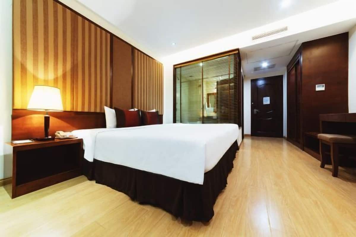 Premium bedding, in-room safe, desk, soundproofing