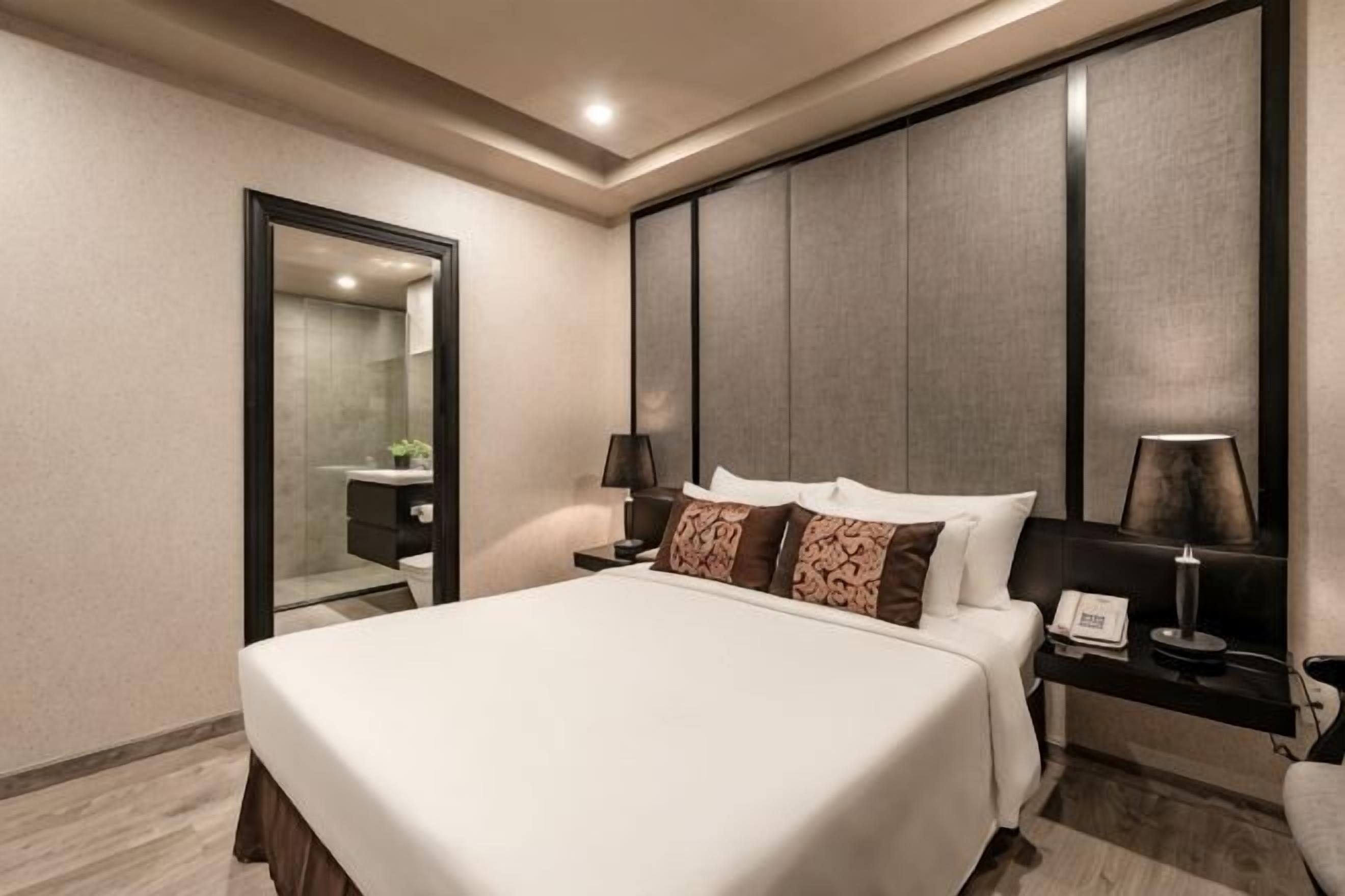 Premium bedding, in-room safe, desk, soundproofing