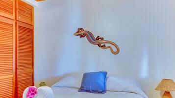 Strykjärn/strykbräda och sängkläder