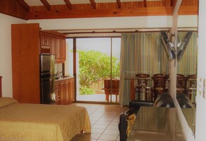 Suite, Kitchenette, Bay View (Captain) | Iron/ironing board, bed sheets