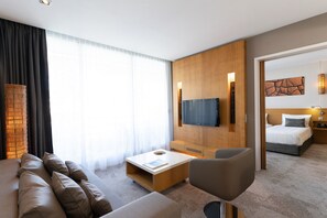 Standard One-Bedroom Suite | Living room | Flat-screen TV - Chateau Royal Beach Resort and Spa (Nouméa)