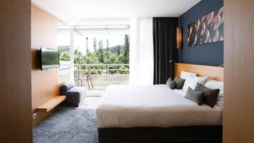 Premium bedding, in-room safe, blackout curtains, iron/ironing board