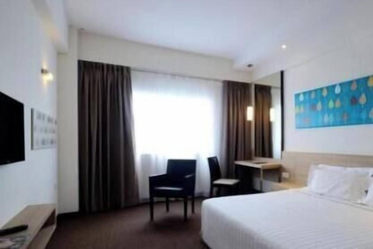 Minibar, desk, iron/ironing board (on request), WiFi (free)