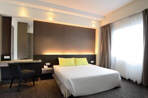 1 bedroom, minibar, desk, iron/ironing board