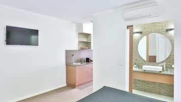 Standard Apartment, 1 Bedroom (Ontario) | 1 bedroom, premium bedding, minibar, in-room safe