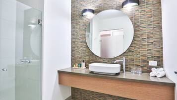 Standard Apartment, 2 Bedrooms (Ontario) | Bathroom | Shower, rainfall showerhead, free toiletries, hair dryer