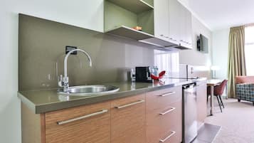 Standard Apartment, 1 Bedroom (Ontario) | Private kitchen | Fridge, microwave, coffee/tea maker, electric kettle