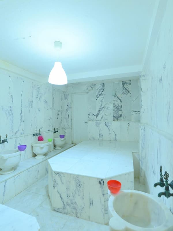 Sauna, hot tub, Turkish bath/hammam, body wraps, body scrubs, massages
