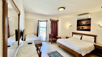 Economy-værelse med dobbeltseng eller 2 enkeltsenge | Minibar, sengetøj