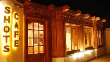Façade de l’hébergement - soirée/nuit