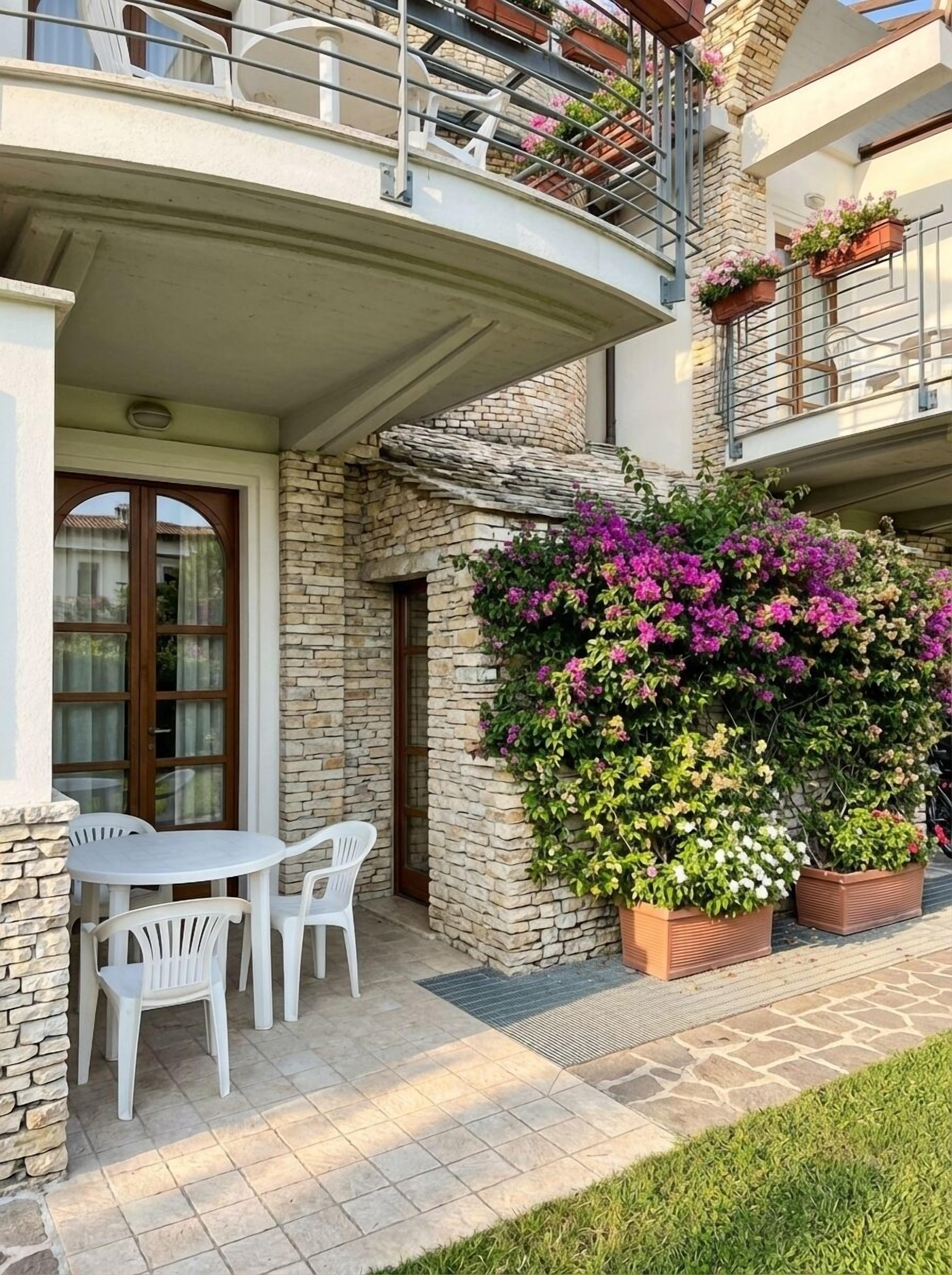 Classic Double or Twin Room, Transfer Shower | In-room safe, desk, soundproofing, free cribs/infant beds