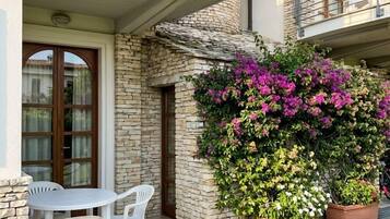 Classic Double or Twin Room, Transfer Shower | In-room safe, desk, soundproofing, free cribs/infant beds