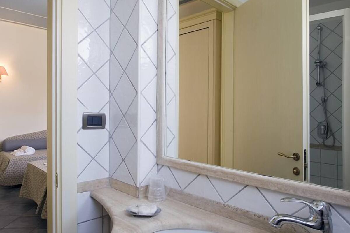 shower, rainfall showerhead, hair dryer, bidet