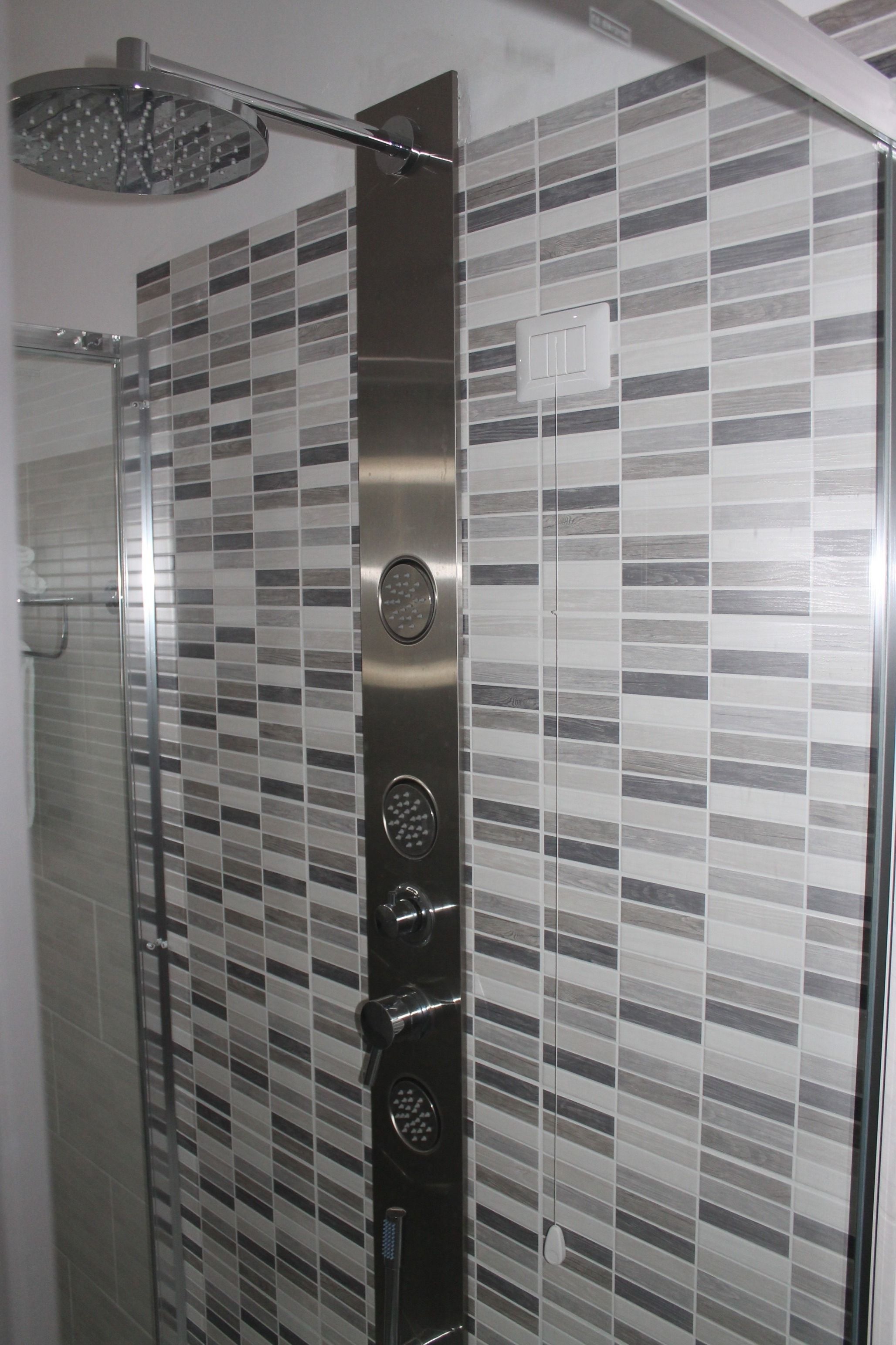 Quadruple Room, Air conditioning | Bathroom shower