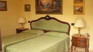 免費迷你吧物品、客房內保險箱、書桌、遮光布/窗簾