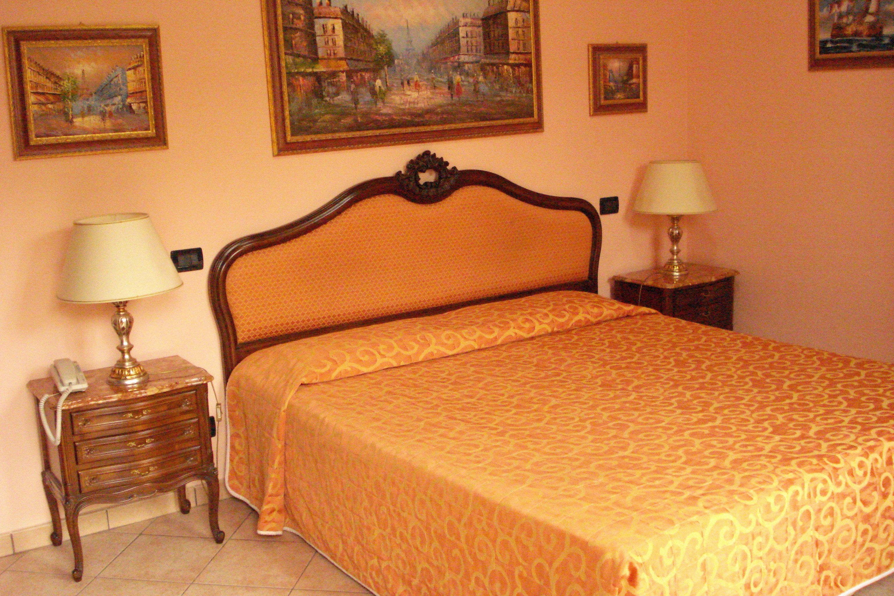 Artículos del minibar gratis y caja de seguridad en la habitación 