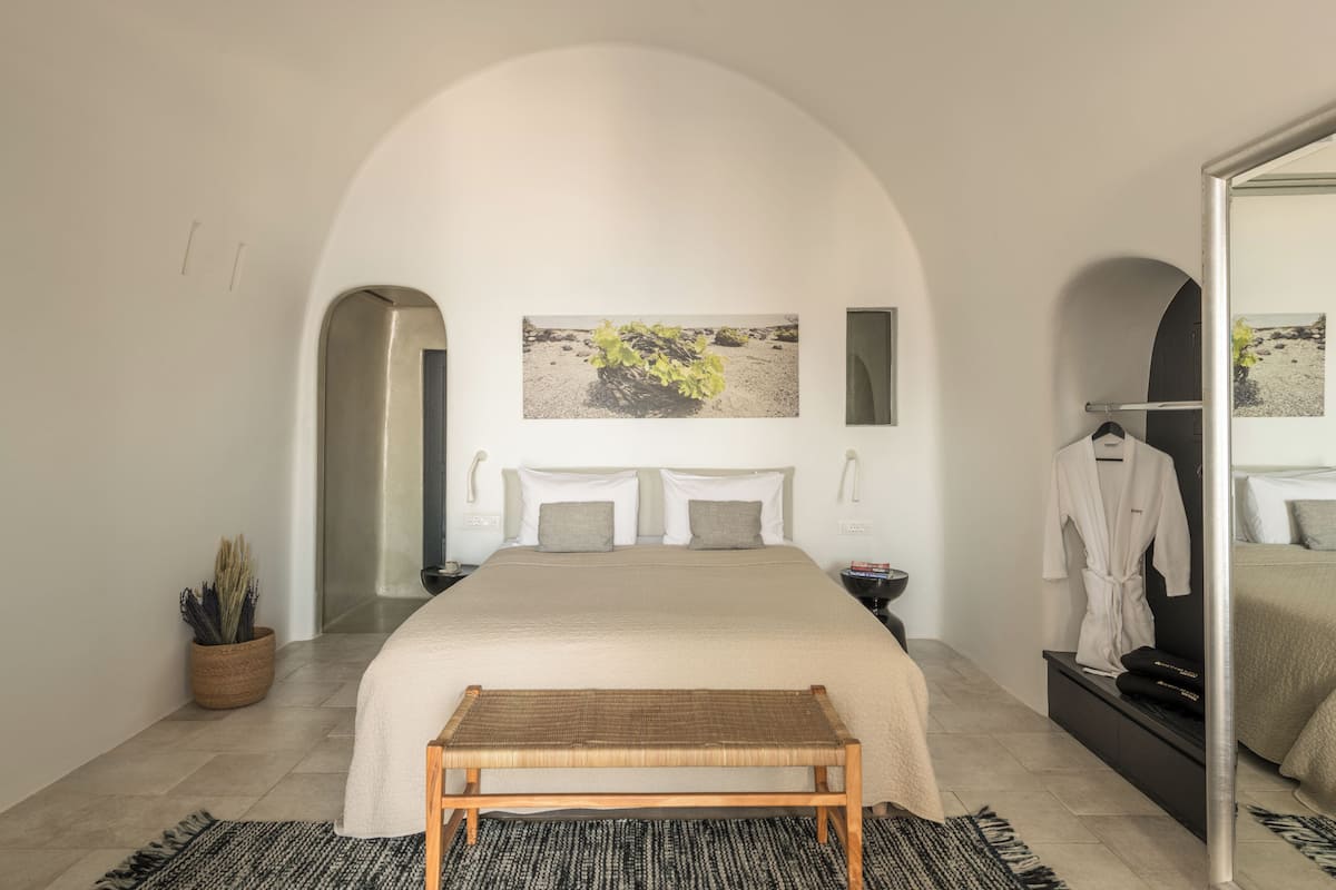 Porto Fira Suite, Jetted Tub, Caldera & Sea View