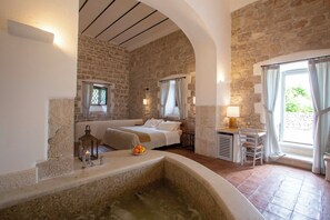Deluxe Suite, Sauna (Hammam) | Minibar, in-room safe, desk, soundproofing - Lama di Luna Biomasseria (Andria)