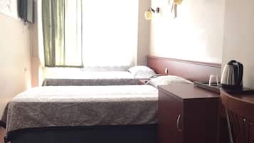 Ylelliset vuodevaatteet, työpöytä, pimennysverhot, ilmainen Wi-Fi