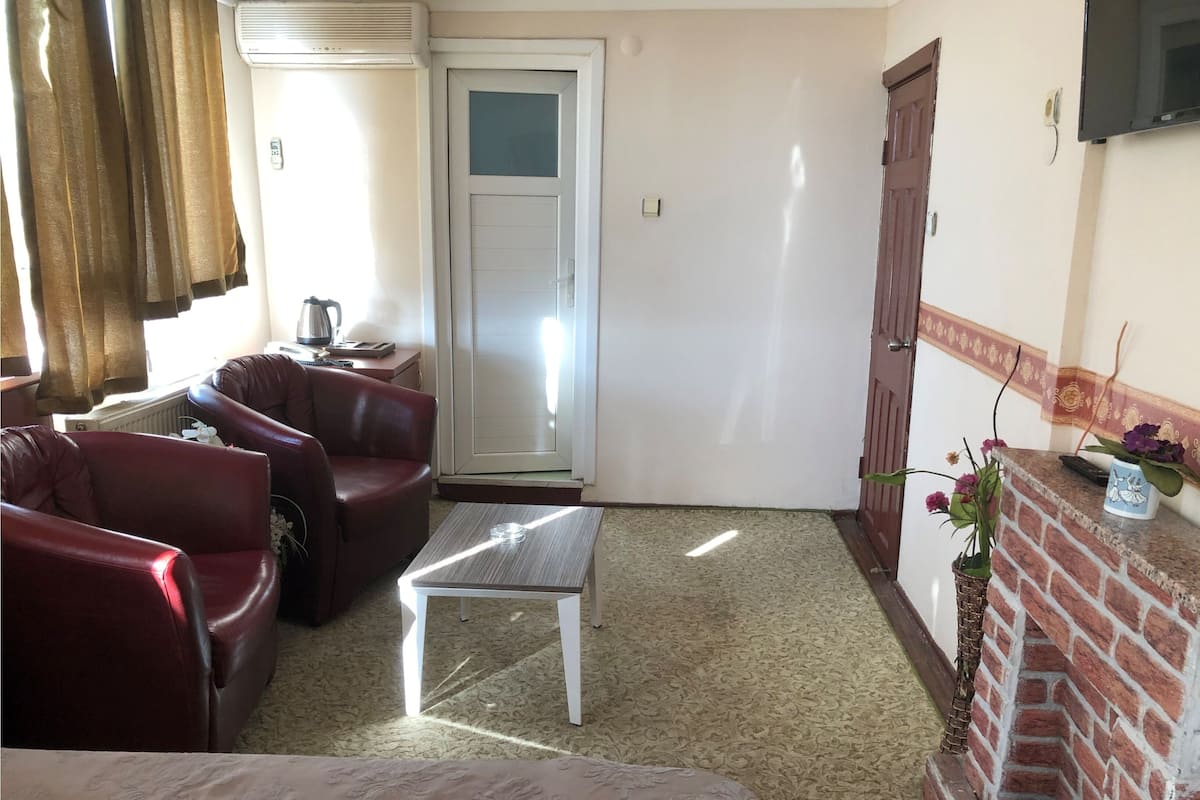 Standard Double Room, 1 Double Bed | Premium bedding, desk, blackout drapes, WiFi (free)