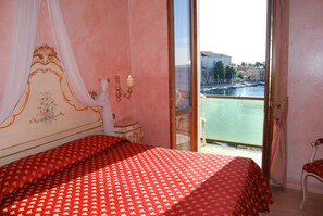 Zimmer, Seeblick | Minibar, Zimmersafe, Schreibtisch, Babybetten