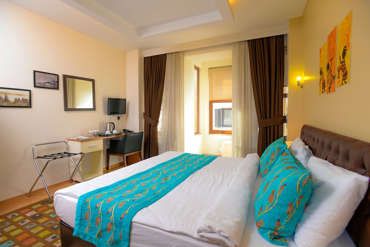 Premium bedding, in-room safe, desk, blackout curtains