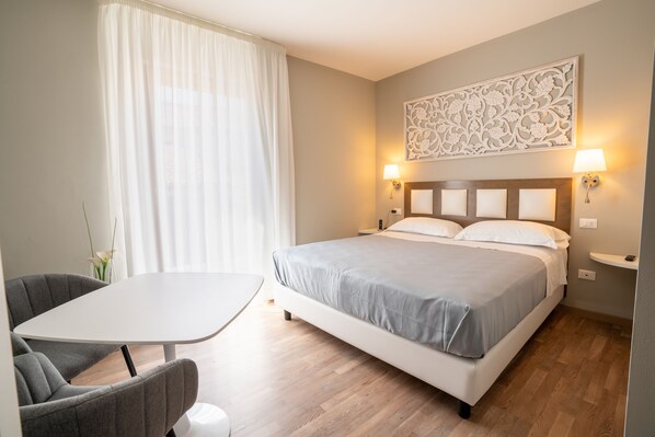 Phòng đôi hoặc 2 giường đơn Cao cấp | Bộ đồ giường cao cấp, két bảo mật tại phòng, trang trí khác biệt 