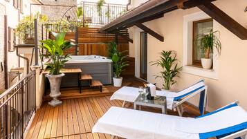 Camera Deluxe con letto matrimoniale o 2 letti singoli | Biancheria da letto di alta qualità, una cassaforte in camera