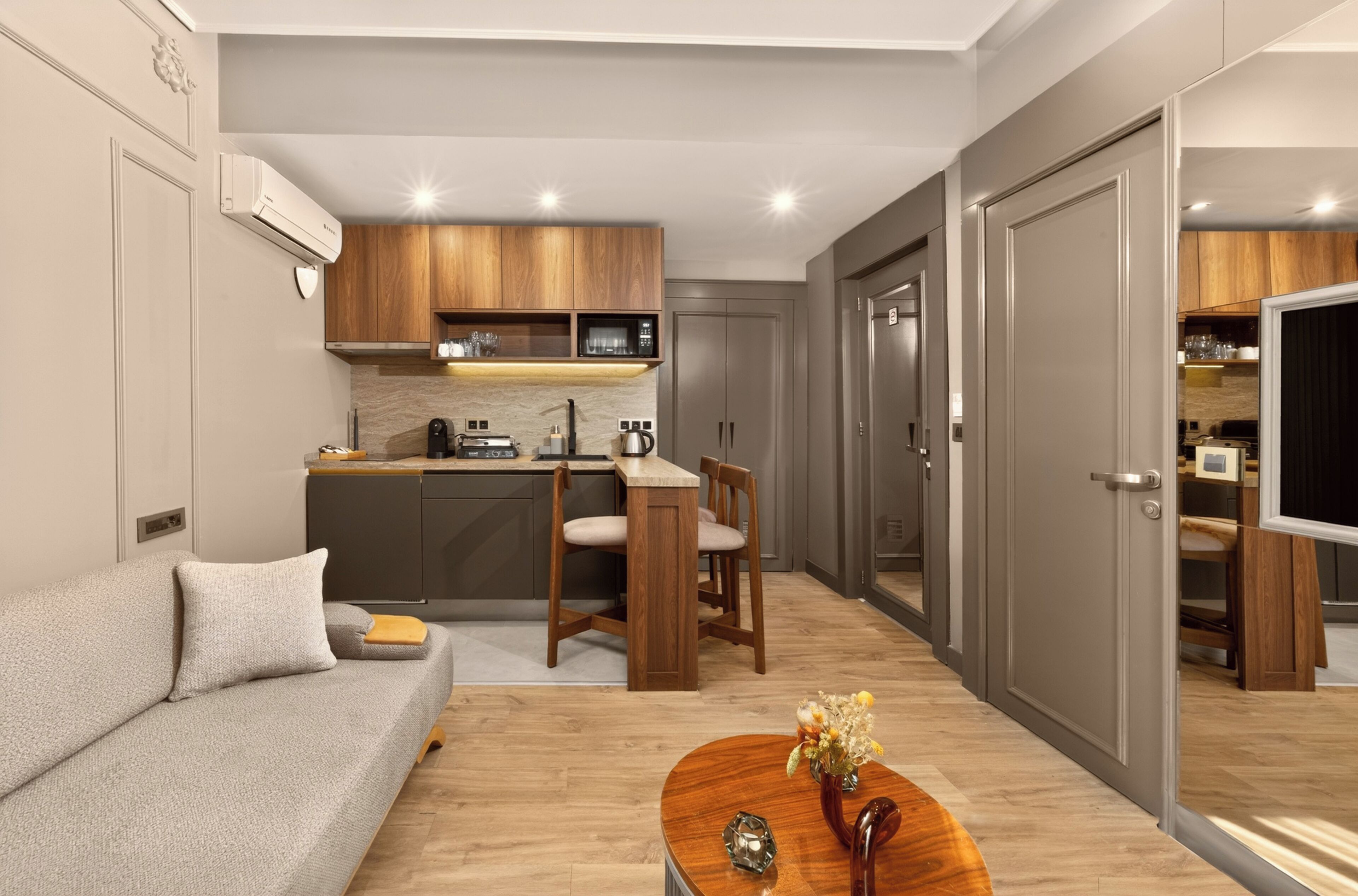 Deluxe Suite | Premium bedding, in-room safe, blackout curtains, soundproofing