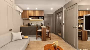 Deluxe Suite | Premium bedding, in-room safe, blackout curtains, soundproofing