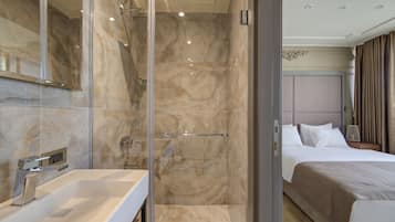 Standard Triple Room | Bathroom | Shower, eco-friendly toiletries, hair dryer, slippers