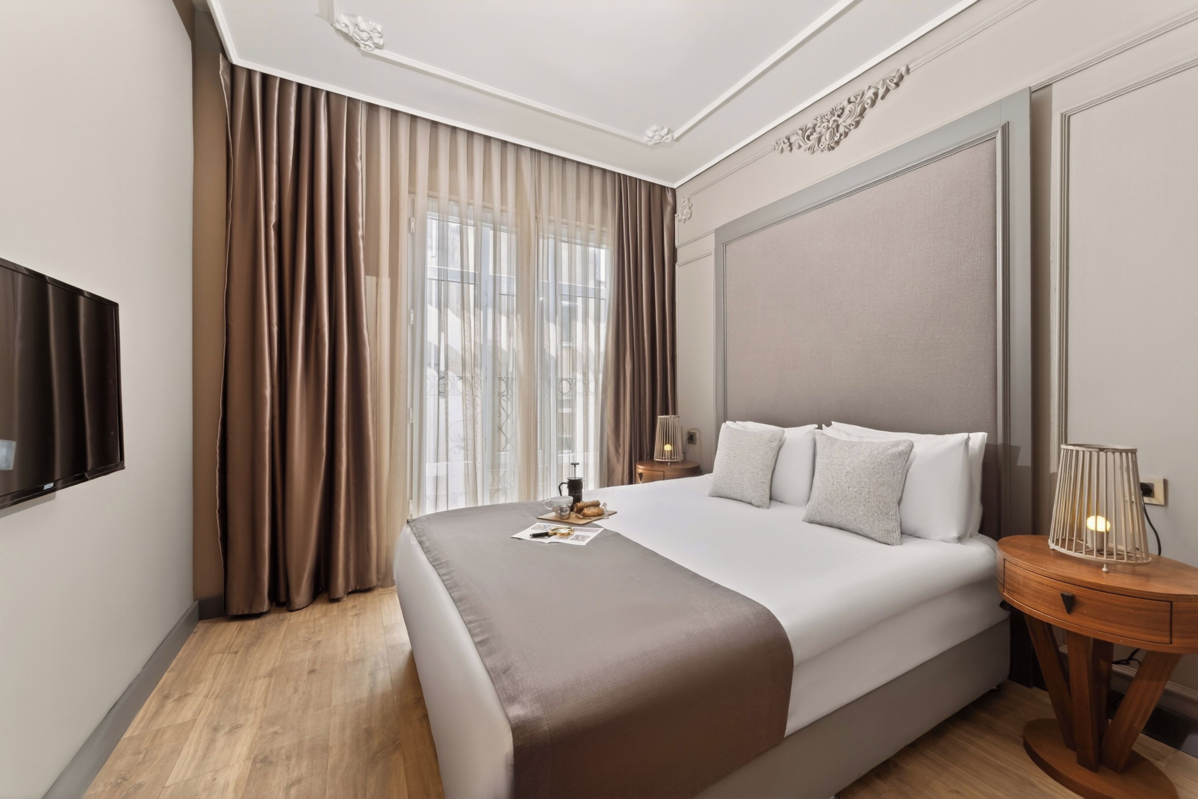 Family Suite | Premium bedding, in-room safe, blackout drapes, soundproofing