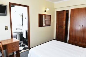 Basic Double Room | Minibar, in-room safe, soundproofing, free WiFi