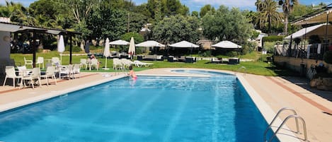 Seasonal outdoor pool, pool loungers