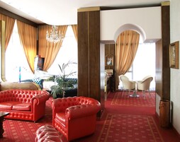 Double or Twin Room | Minibar, in-room safe, desk, iron/ironing board