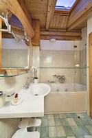 Superior Double Room, Balcony | Bathroom | Shower, free toiletries, hair dryer, slippers