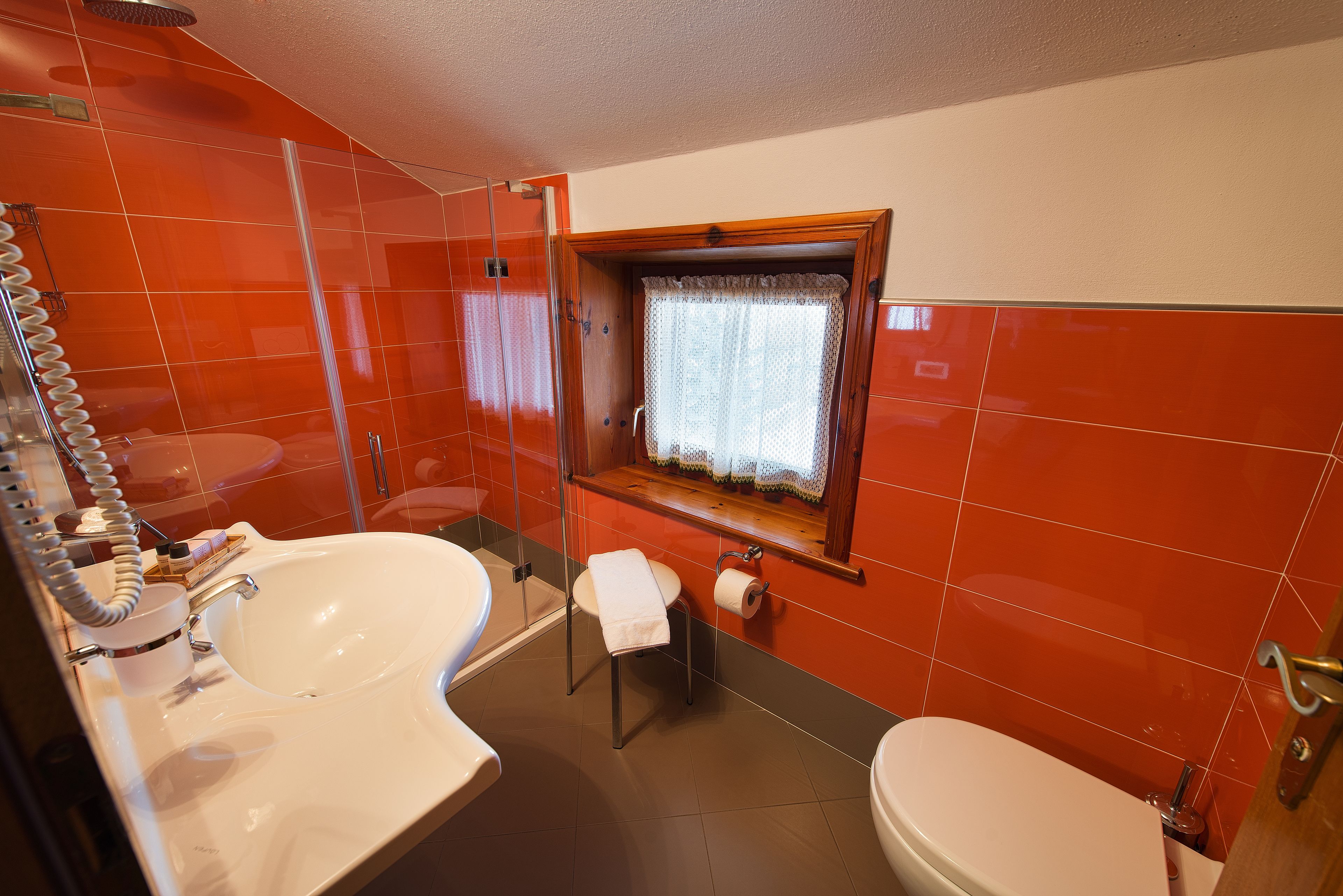 comfort double or twin room | bathroom | shower, free toiletries, hair dryer, slippers