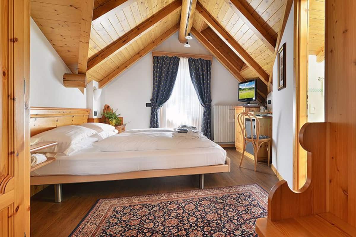 Chambre Double Supérieure, balcon | Draps italiens Frette, literie de qualité supérieure