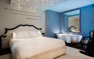 Deluxe Suite with City View | Premium bedding, in-room safe, desk, soundproofing