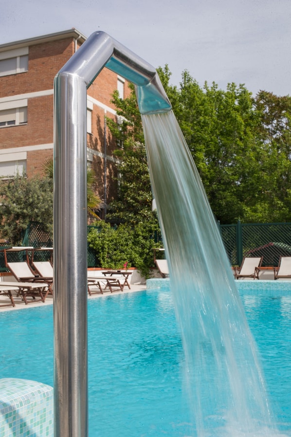 Seasonal outdoor pool, sun loungers - Gaby (Rimini)