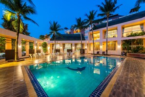 Seasonal outdoor pool