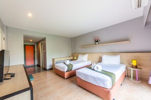 Family Quadruple Room | Desk, blackout drapes, rollaway beds, bed sheets