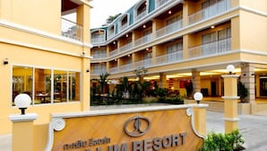 A multi-story hotel with a sign reading "Kalim Resort". - Kalim Resort (Patong)