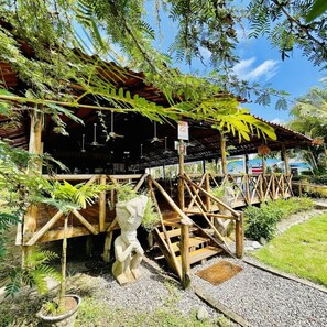 Breakfast, dinner served; international cuisine, beach views