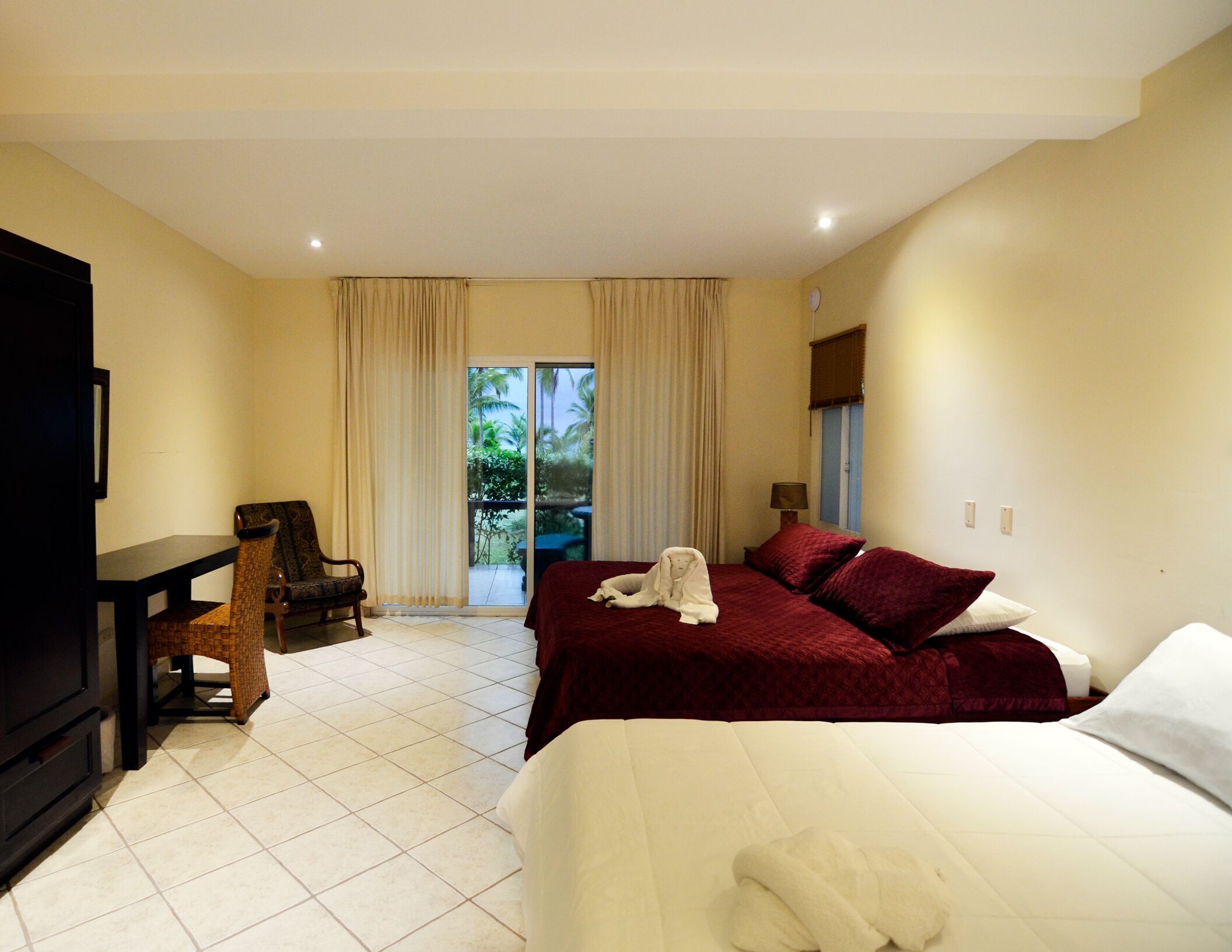 Down duvets, desk, laptop workspace, free WiFi