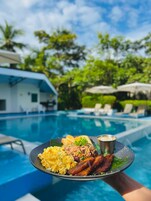 每日供应当地美食早餐（每人 CRC 5000）