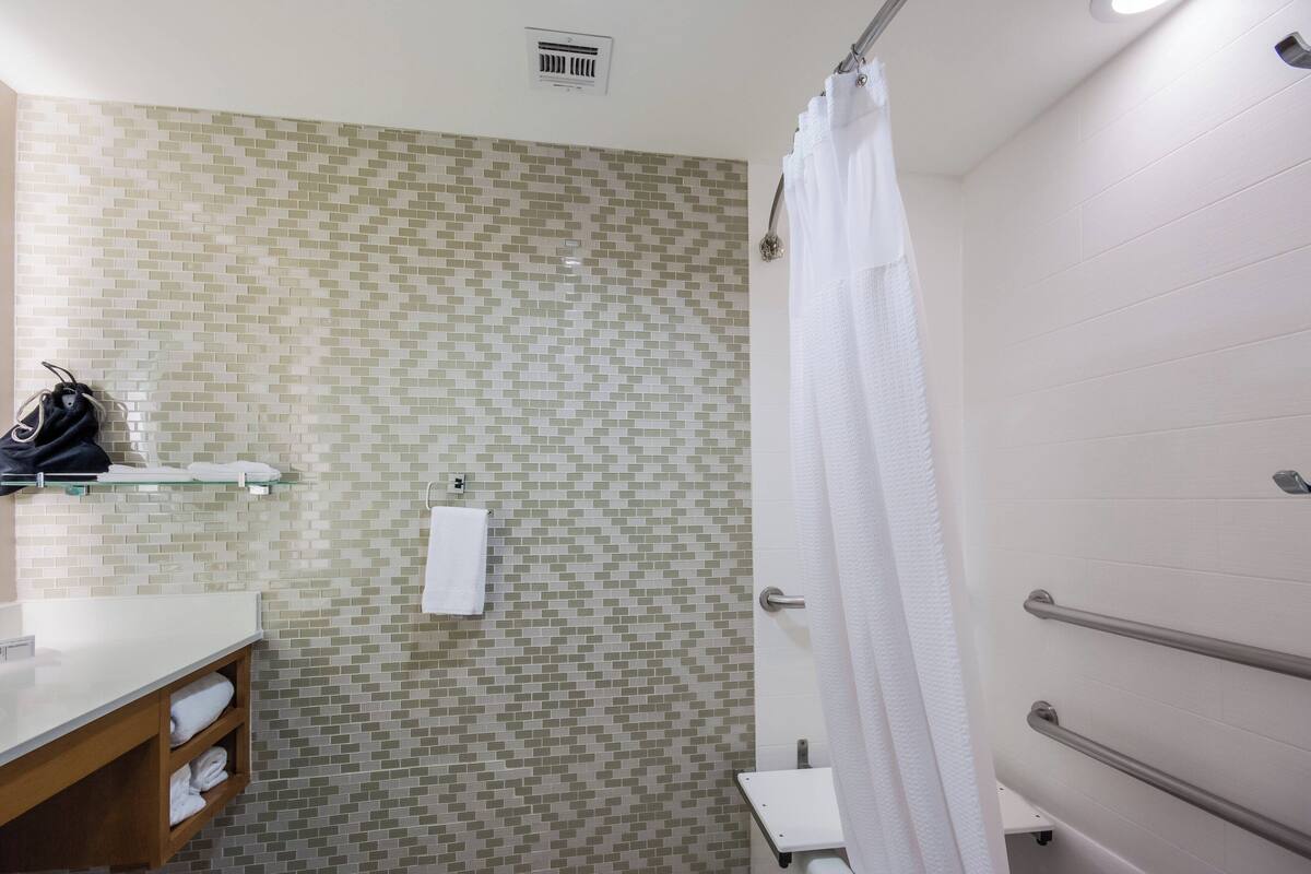 suite, multiple beds, non smoking | bathroom | shower, free toiletries, towels