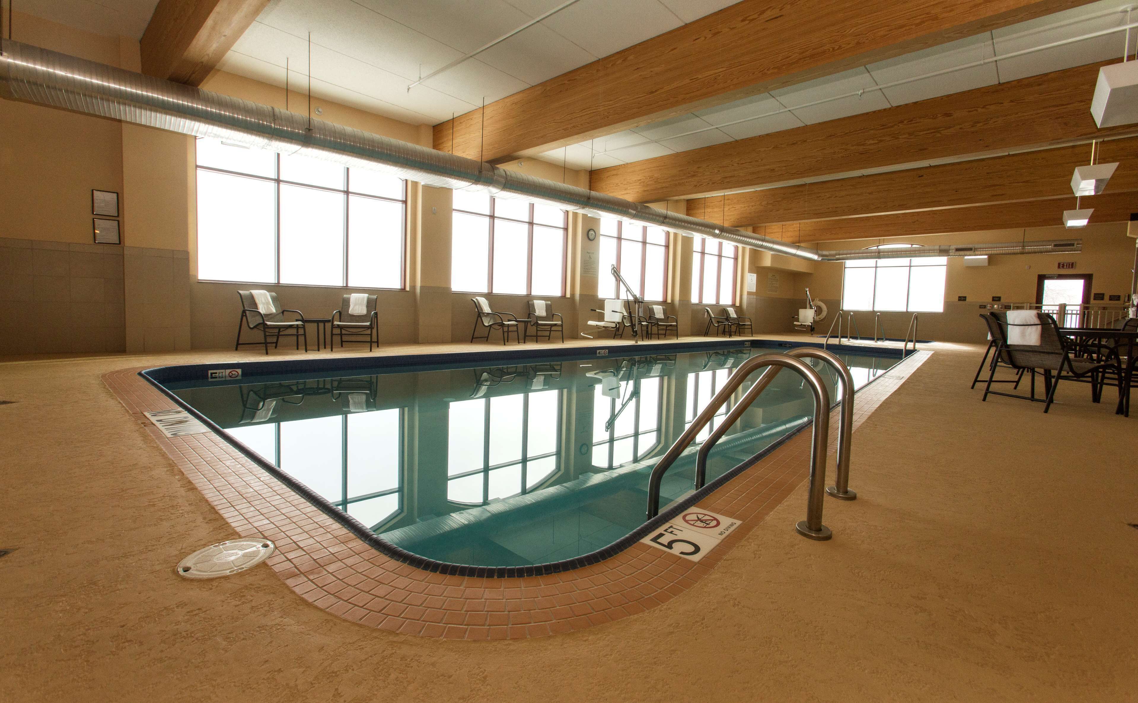 indoor pool, open 6:00 am to 10:00 pm, pool loungers
