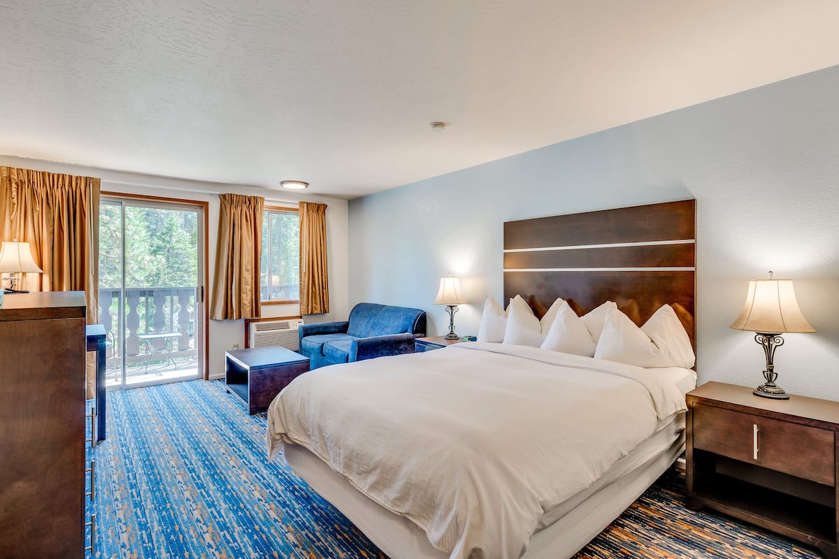 Standard Room ,1 Queen Bed, River View Balcony | Iron/ironing board, bed sheets