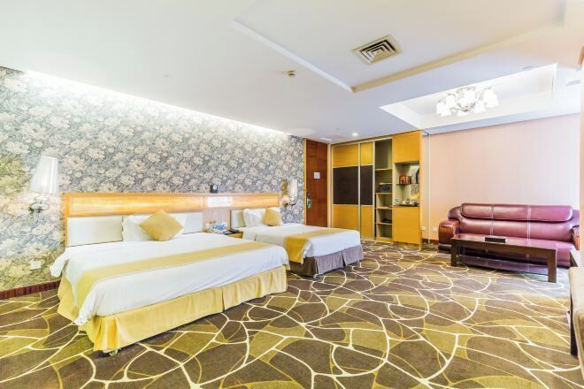 Minibar, in-room safe, alarm clocks